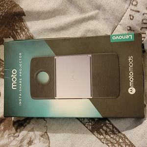Moto insta-share projector for moto z phones